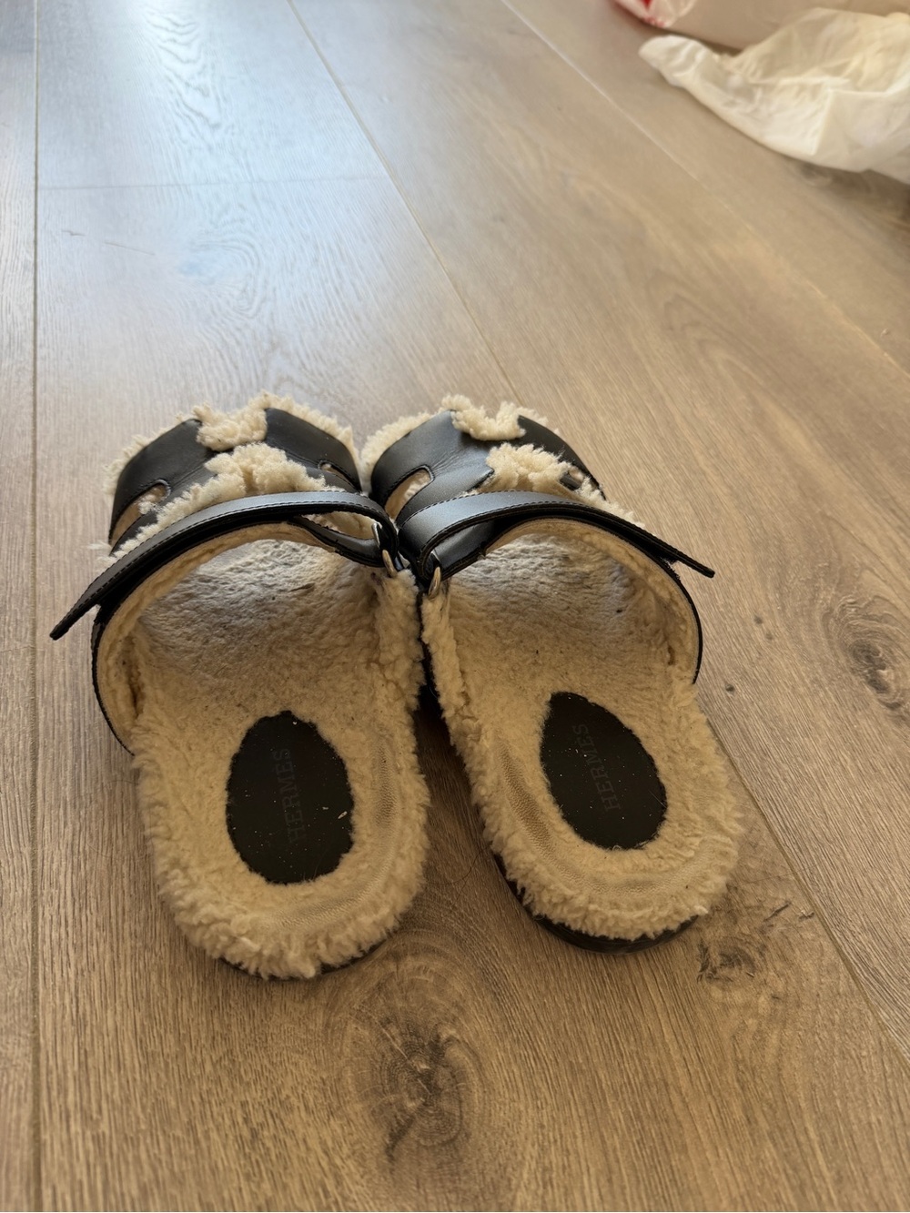 HERMES BLACK SHEARLING CHYPRE WOMENS SANDALS 36 - Picture 6 of 7